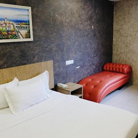 Era Plus Hotel Seri Kembangan Ngoại thất bức ảnh