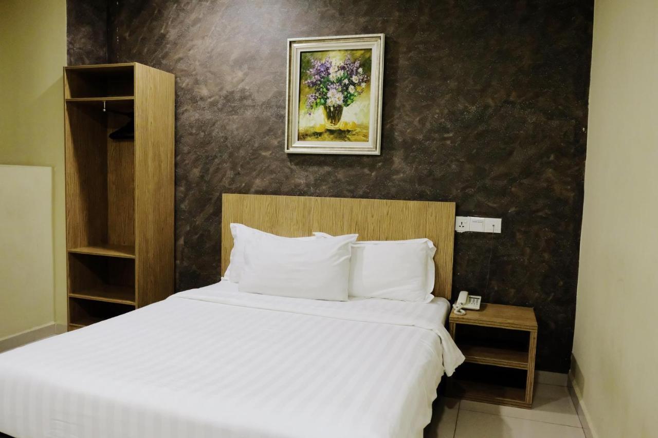 Era Plus Hotel Seri Kembangan Ngoại thất bức ảnh