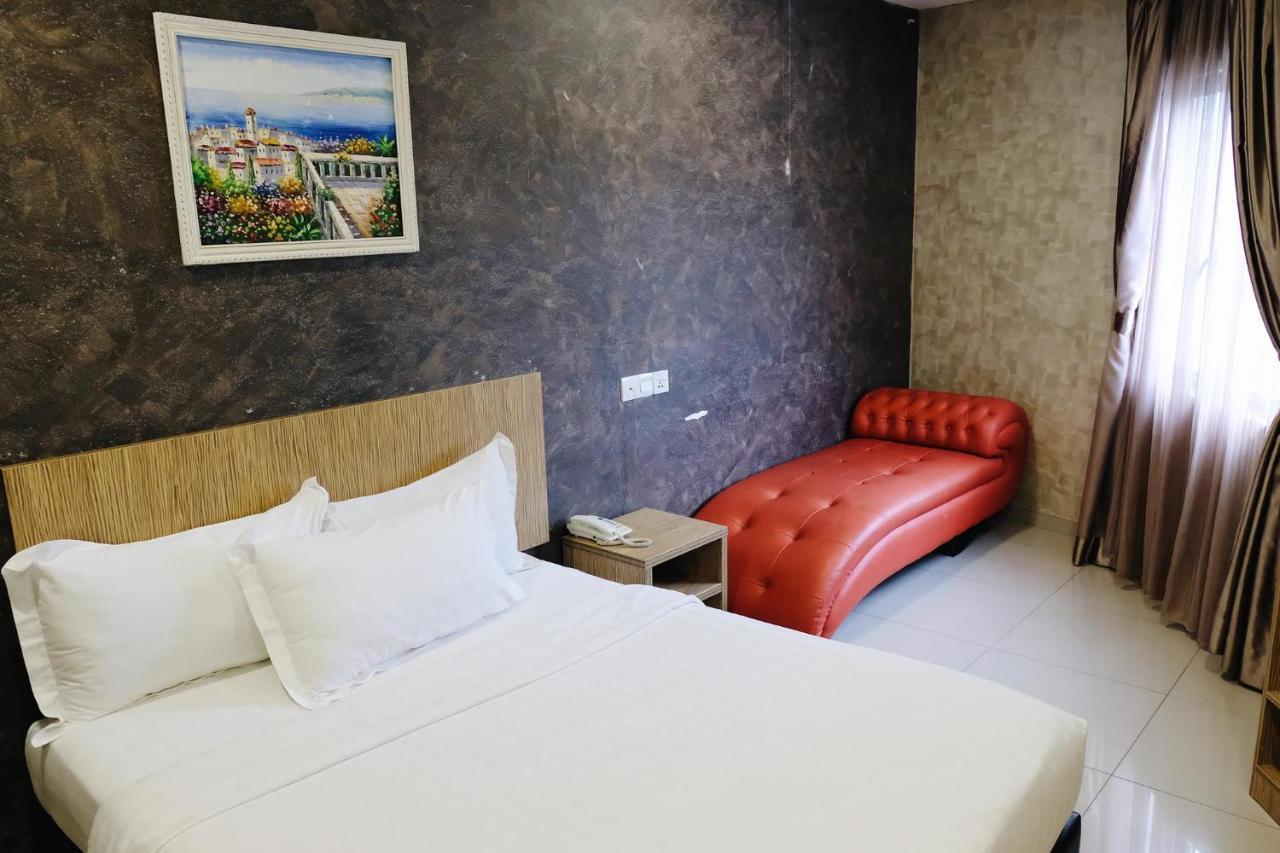 Era Plus Hotel Seri Kembangan Ngoại thất bức ảnh