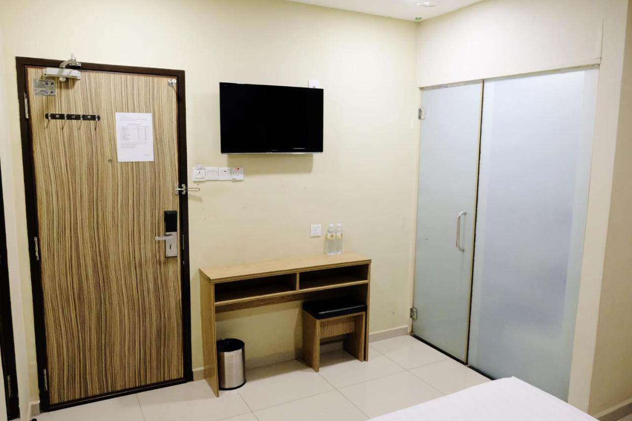 Era Plus Hotel Seri Kembangan Ngoại thất bức ảnh