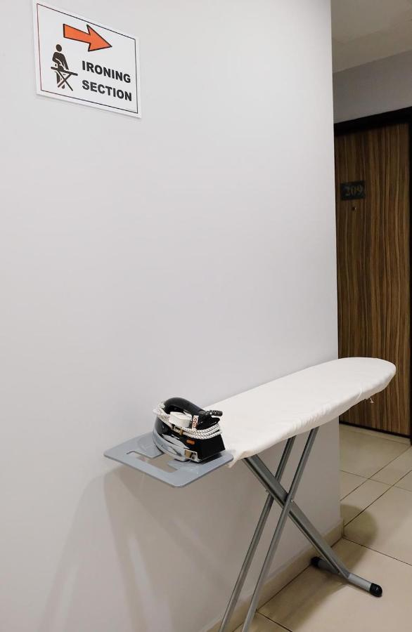 Era Plus Hotel Seri Kembangan Ngoại thất bức ảnh