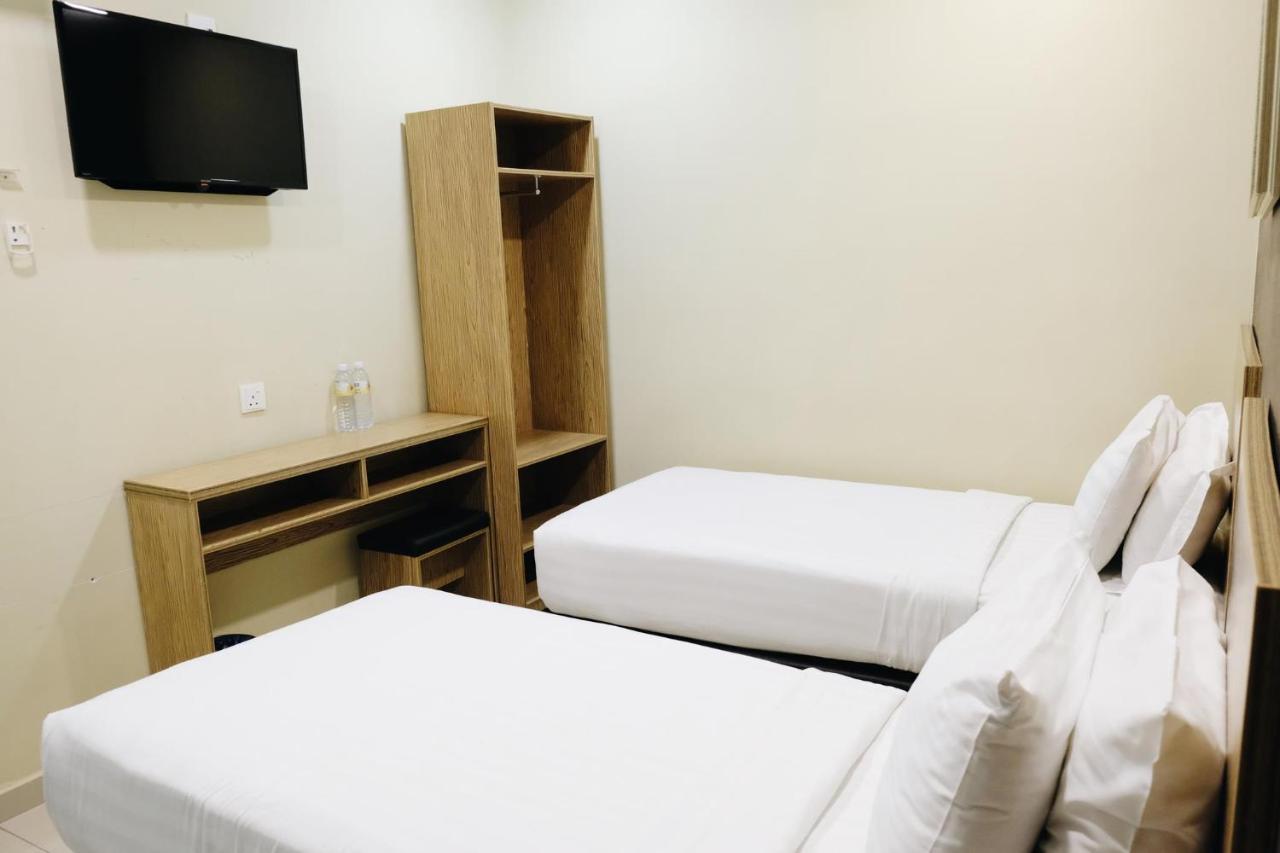 Era Plus Hotel Seri Kembangan Ngoại thất bức ảnh