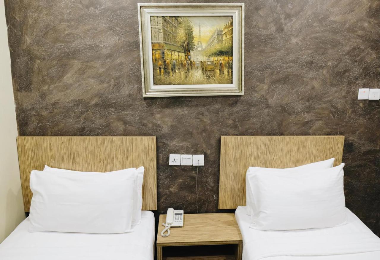 Era Plus Hotel Seri Kembangan Ngoại thất bức ảnh