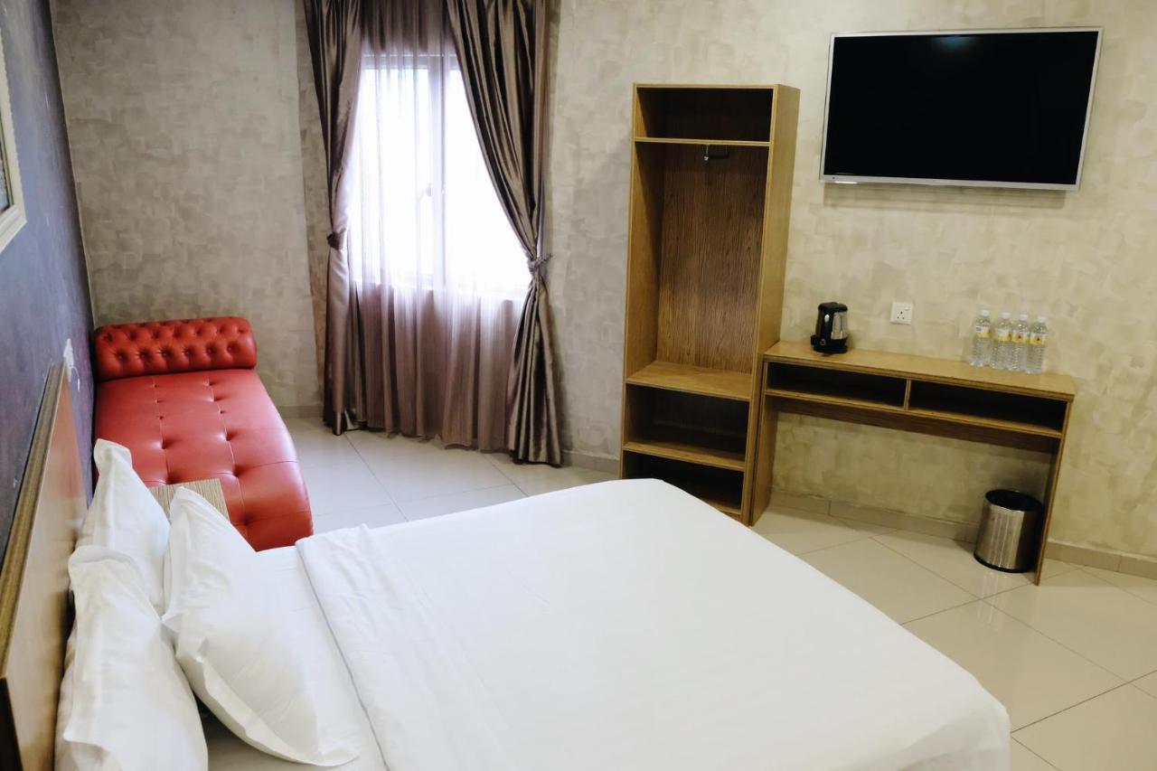 Era Plus Hotel Seri Kembangan Ngoại thất bức ảnh