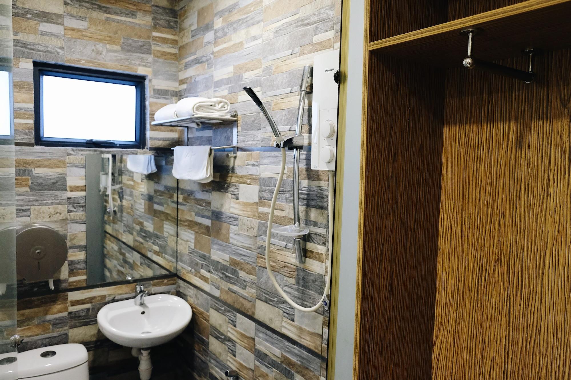 Era Plus Hotel Seri Kembangan Ngoại thất bức ảnh