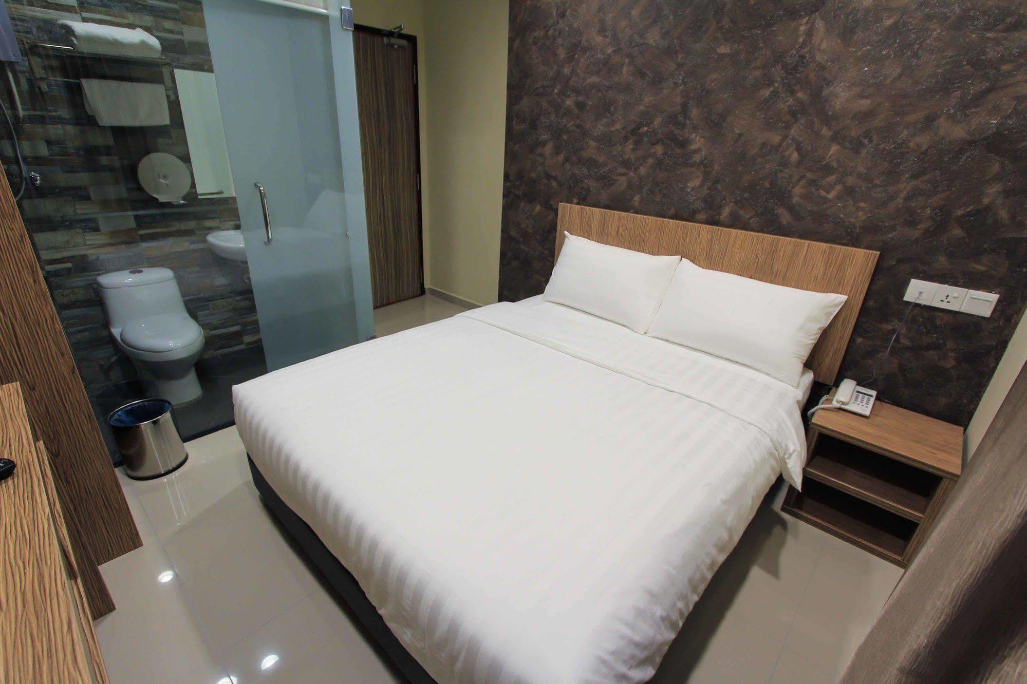 Era Plus Hotel Seri Kembangan Ngoại thất bức ảnh