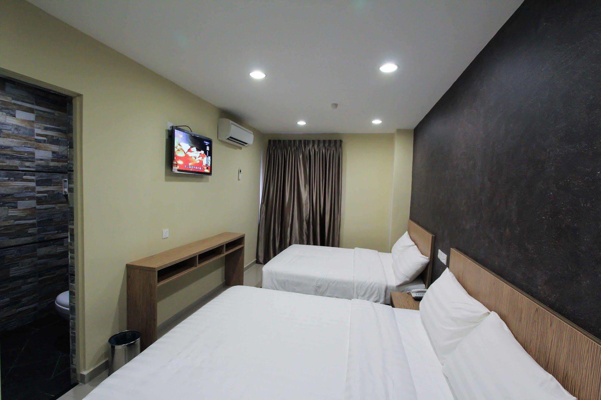 Era Plus Hotel Seri Kembangan Ngoại thất bức ảnh