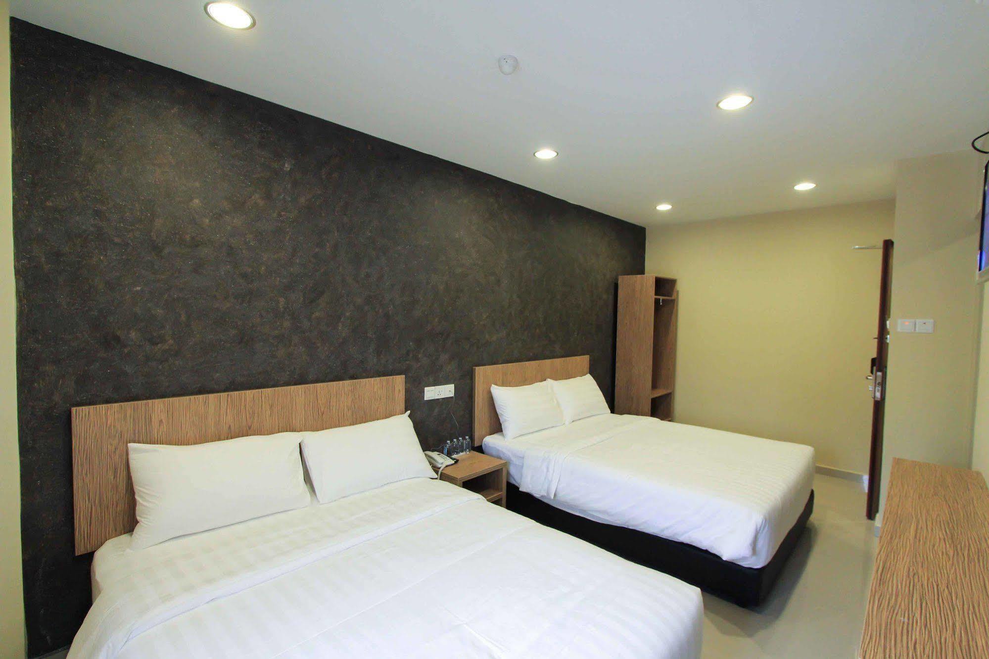 Era Plus Hotel Seri Kembangan Ngoại thất bức ảnh