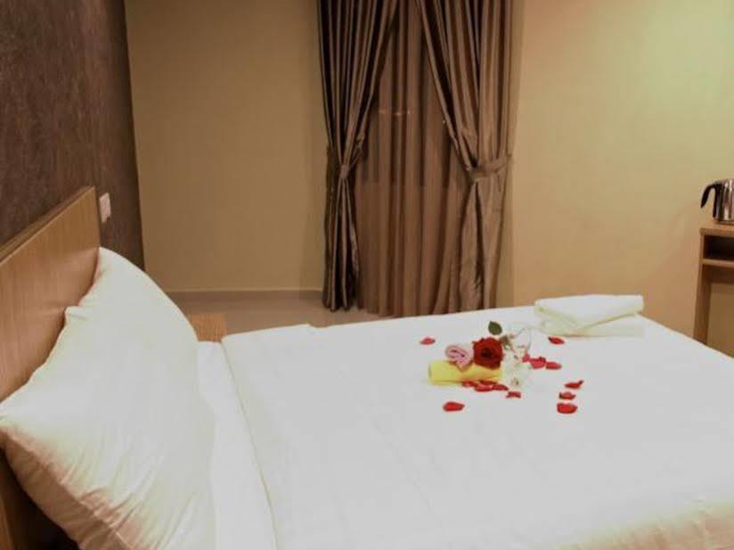 Era Plus Hotel Seri Kembangan Ngoại thất bức ảnh